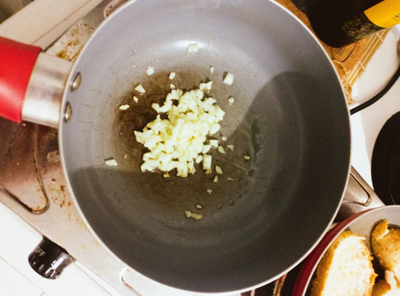garlic on the pan.jpg