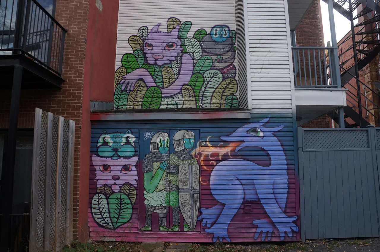 869 - Waxhead & Cryote ruelle Mont Royal.jpg