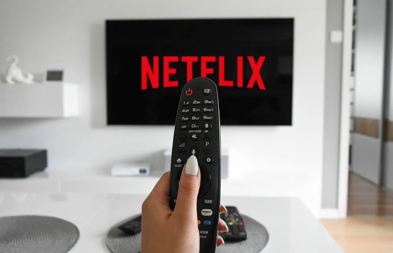tv-g48e38eee2_1920.jpg