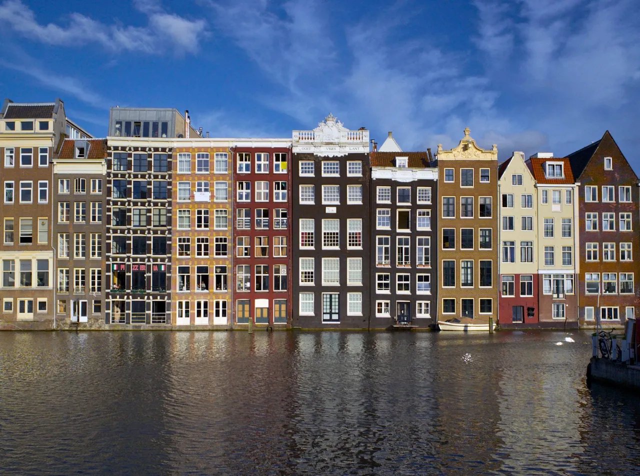 amsterdamhouses.jpg