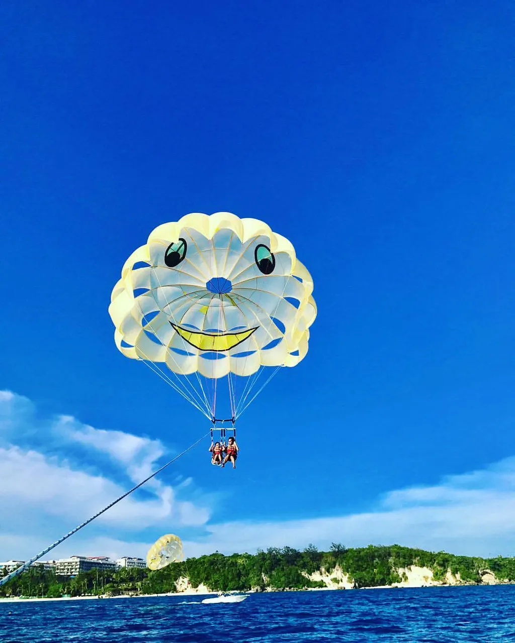 parasailing.jpg