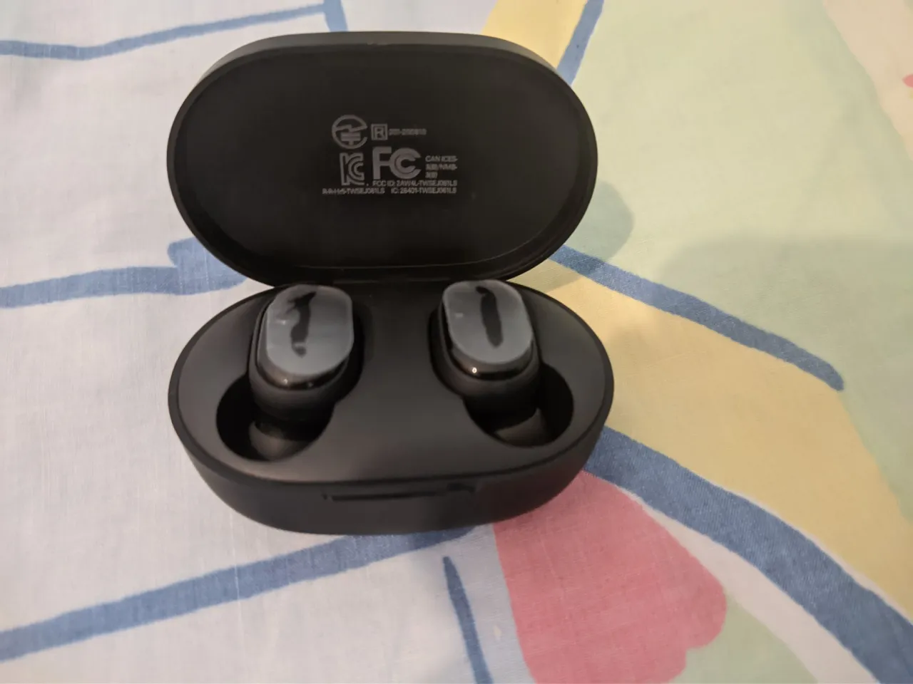 Earbuds (7).jpg