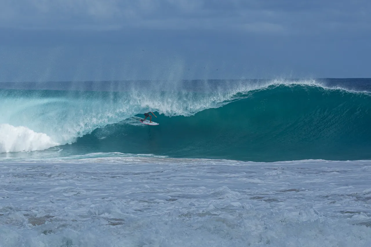 Swell 02.03 Surf Noronha por Michele Roth-1.JPG