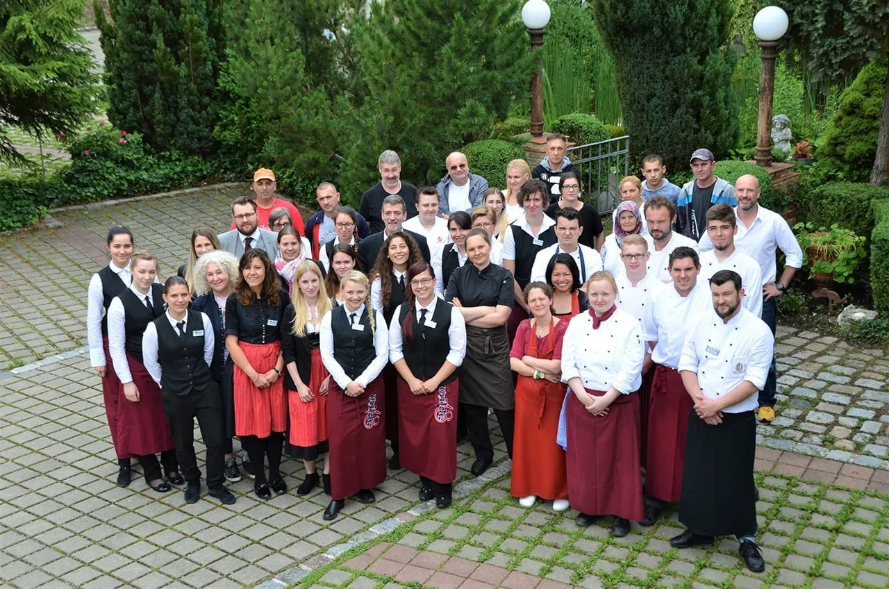 Alpenhof_Team.jpg