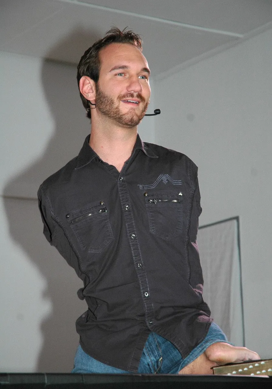 Nick_Vujicic_speaking_in_a_church_in_Ehringshausen,_Germany_-_20110401-02.jpg