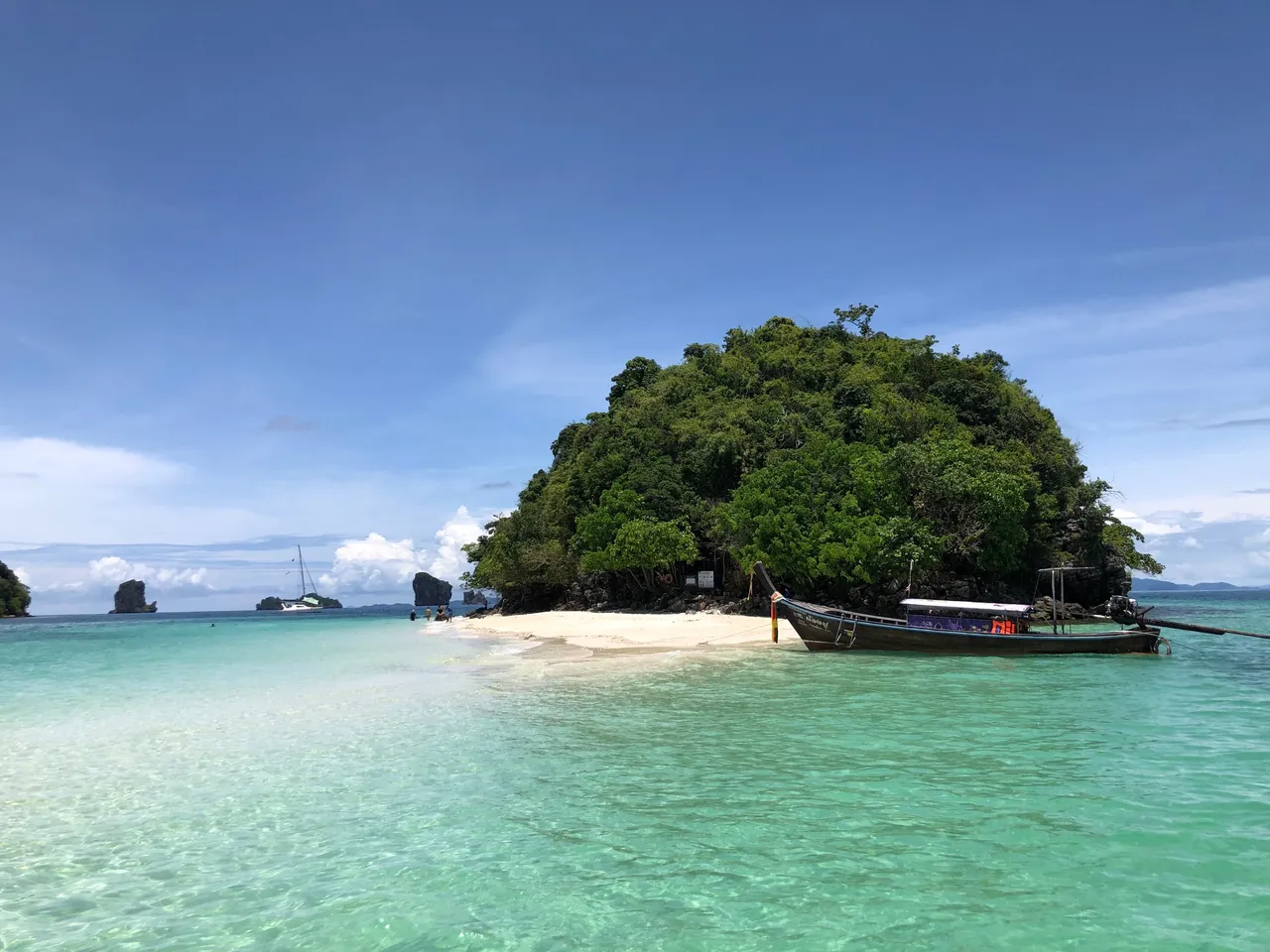 Image of boat in Koh Phi Phi, Thailand. Photo by Shawn Lauzon
