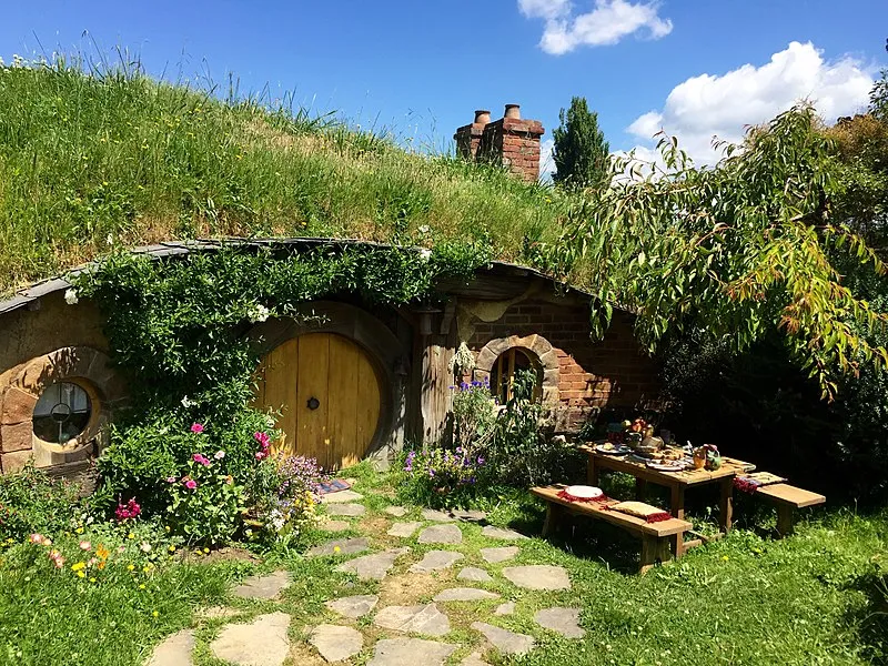 800px-A_Hobbit_House.jpg