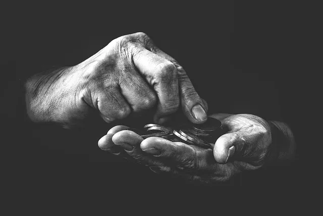 poverty-4561704_640.jpg