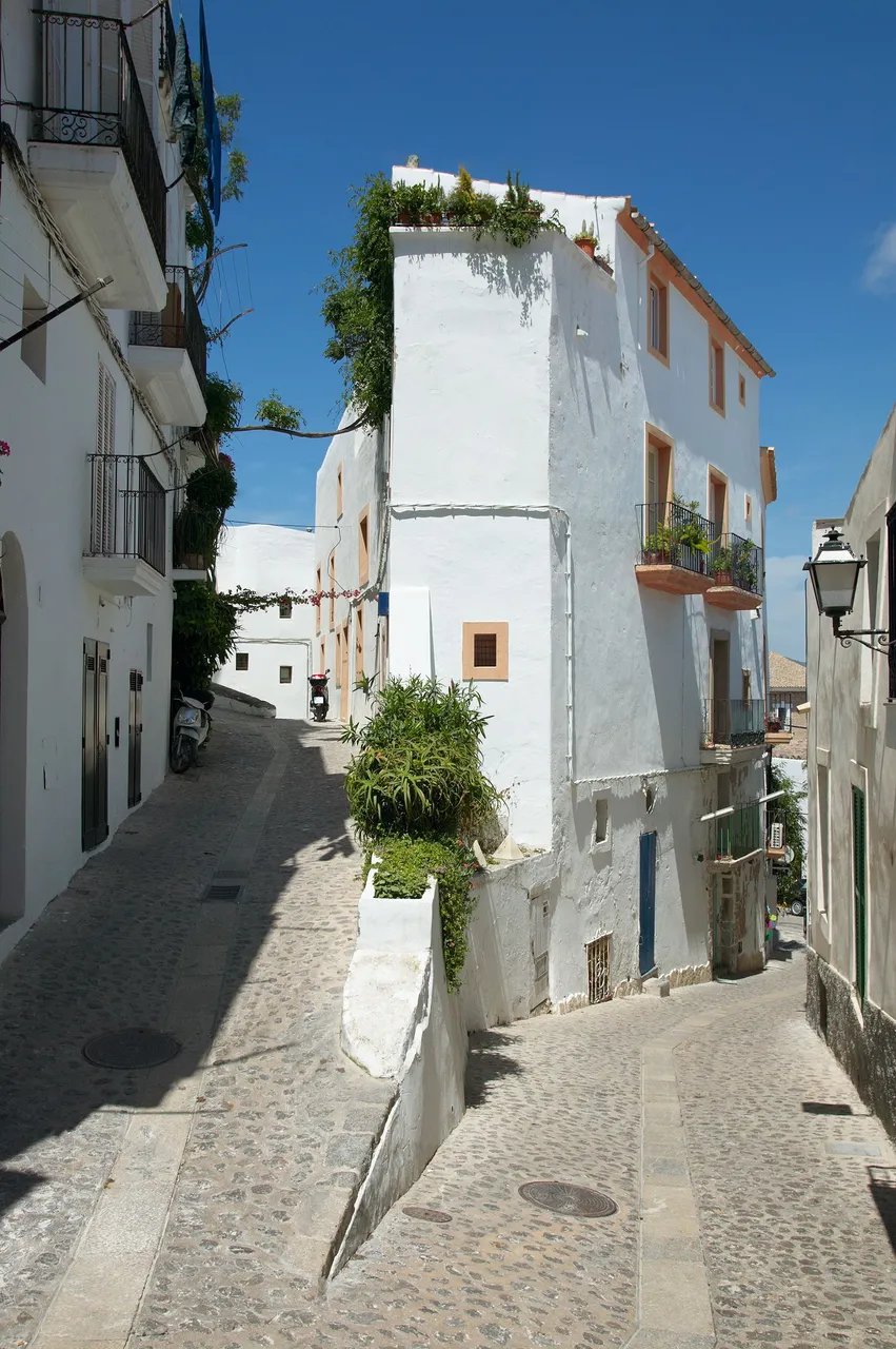 Dalt Vila 014.jpg