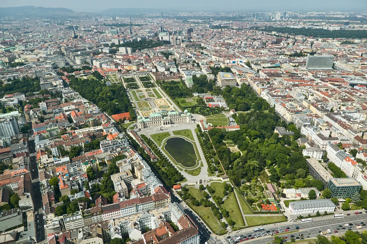 Belvedere Palace. Vienna, Austria 008 1.jpg