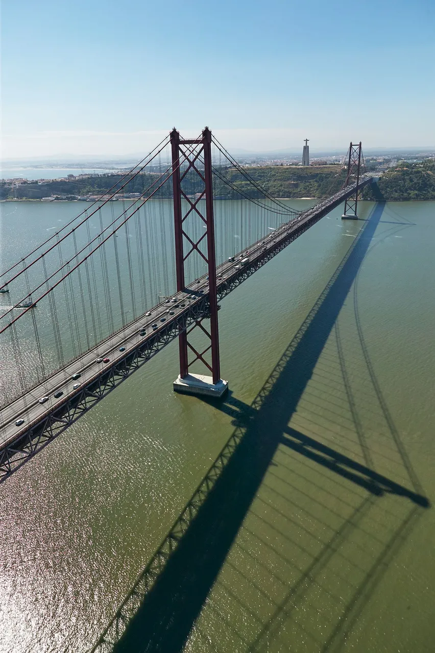 Aerial view of 25th April Bridge. Lisbon 031.jpg