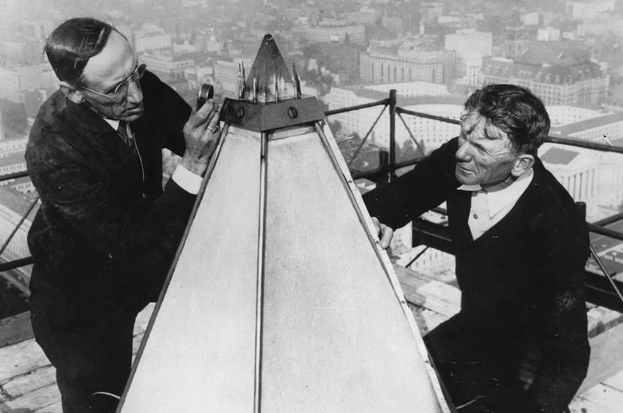 nbs_engineer_atop_the_washington_monument_1934.jpg