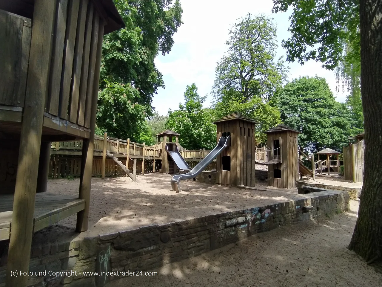 IMG_20220512_141359 Burg Linn Spielplatz.jpg