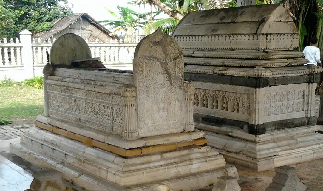 Makam-Sultanah-Nahrisyah-Ratu-Pertama-di-Aceh.jpg