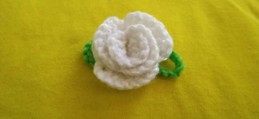 How to crochet a flower.//Cómo hacer una flor en crochet. [ENG-ESP]...