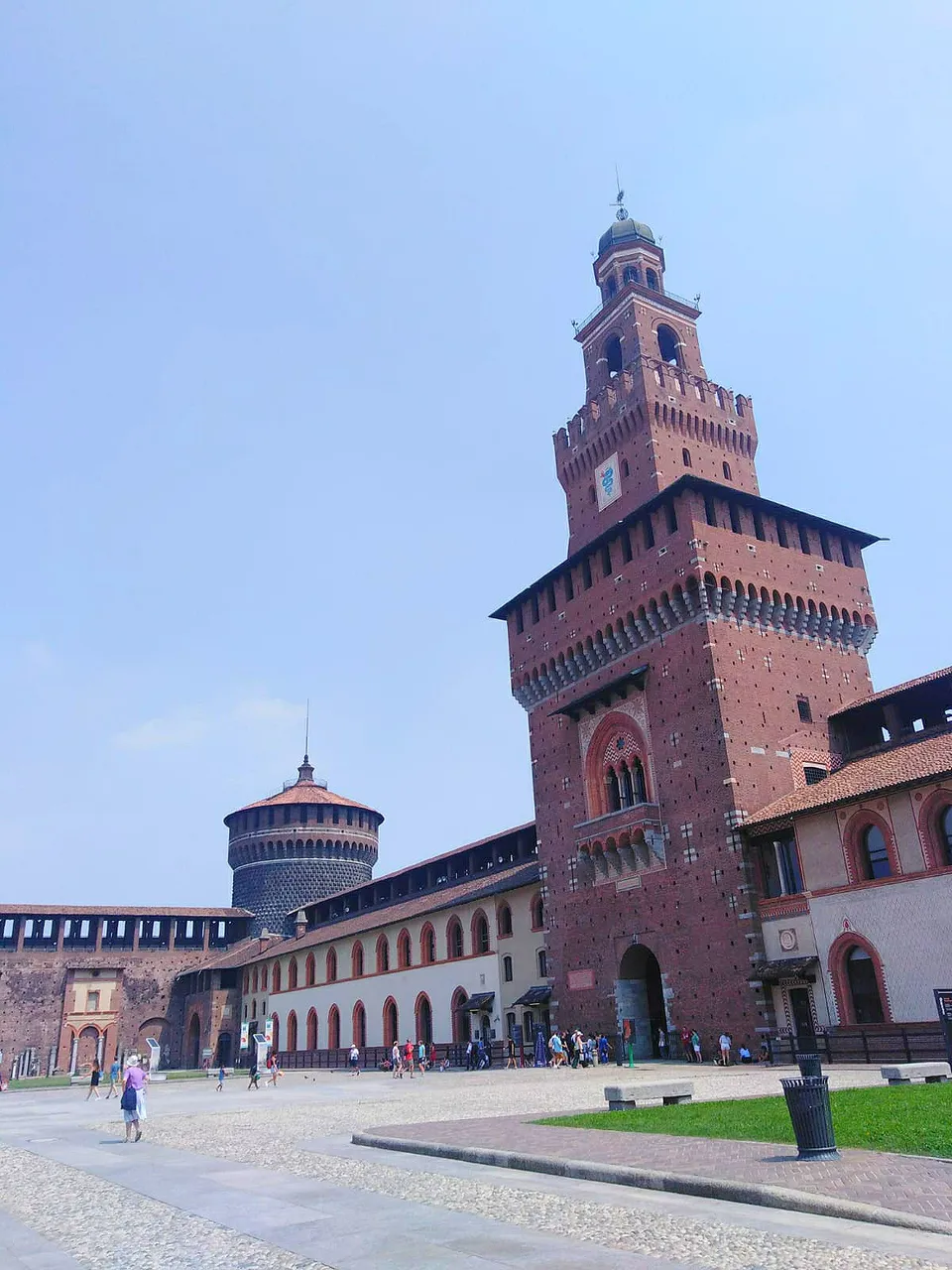 The huge inner court of the castle