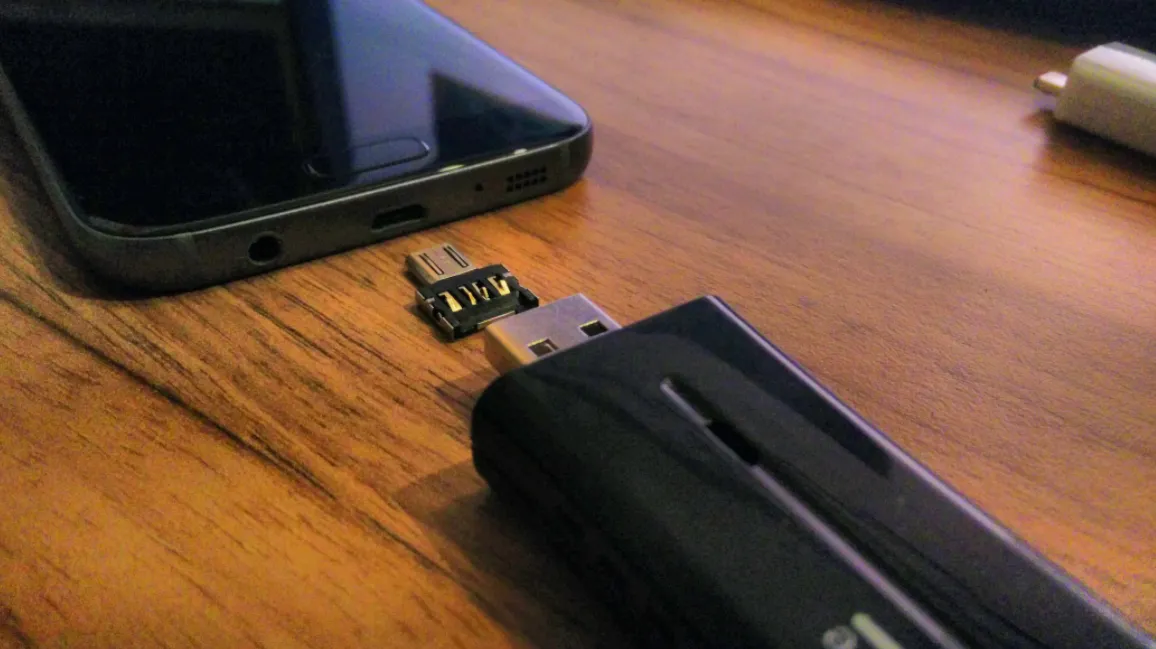 Smartphone, USB OTG Adapter, USB HDMI Grabber