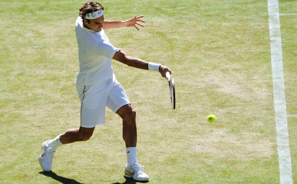 Roger_Federer_at_the_2009_Wimbledon_Championships_08.jpg