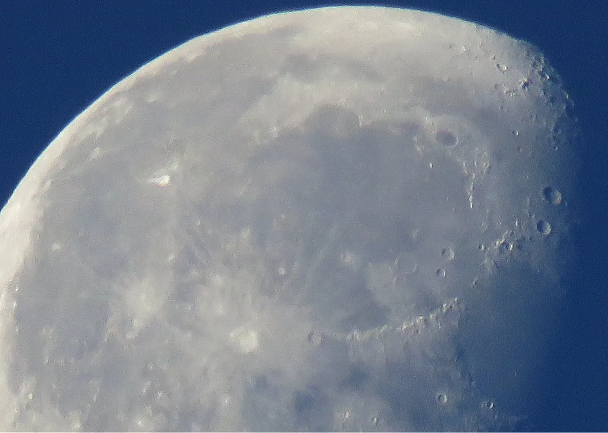 full 60x zoom into moon showing crators lines and other details.JPG