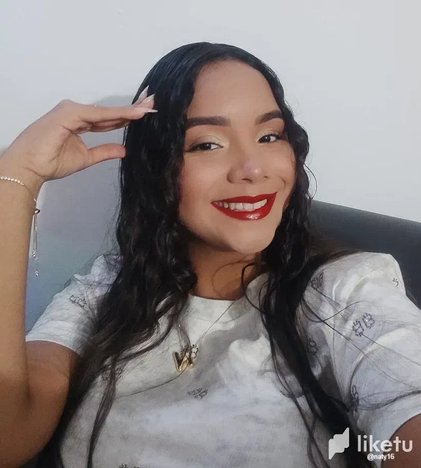 LN7AxisYbck2wpxU_Feliz.webp
