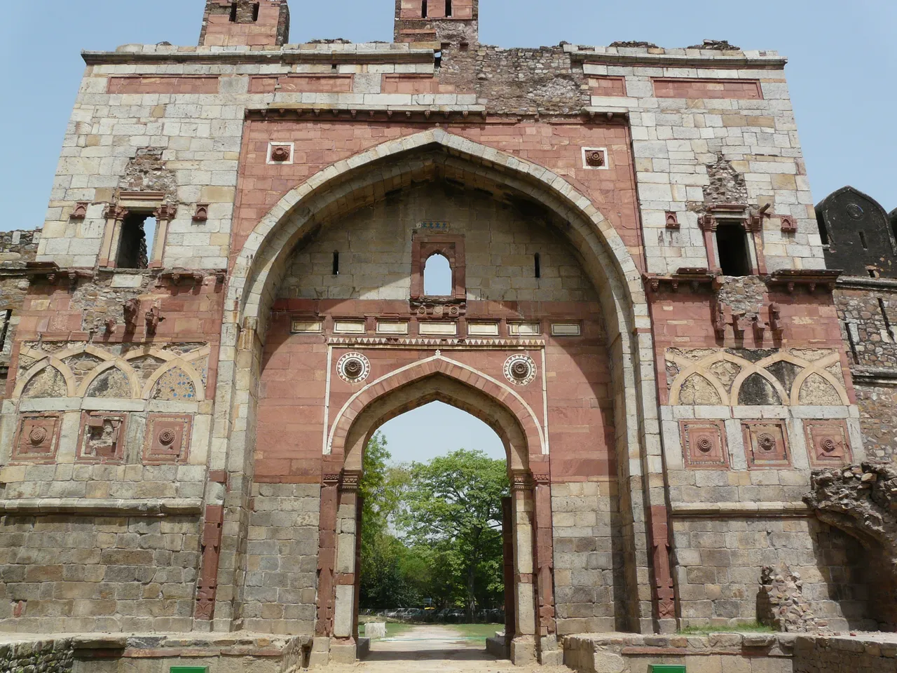 Lal_Darwaza.jpg