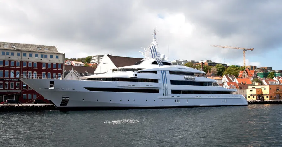 yacht_small.jpg