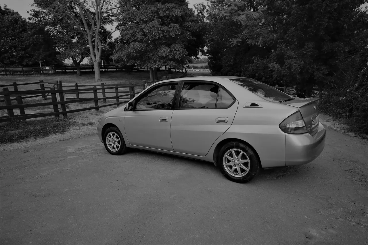 prius gen 1 car.jpg