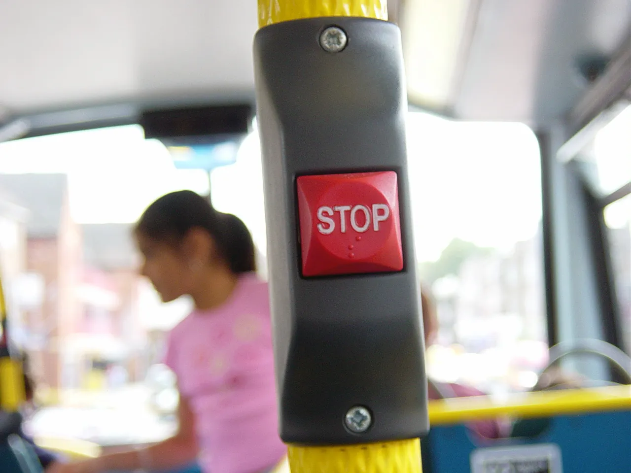 busstoppushbutton1516238.jpg