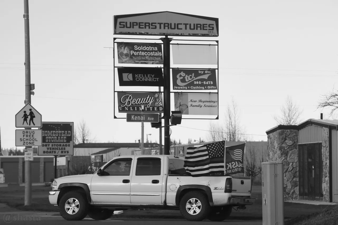 shasta2020oct29th47truckflags11io.jpg