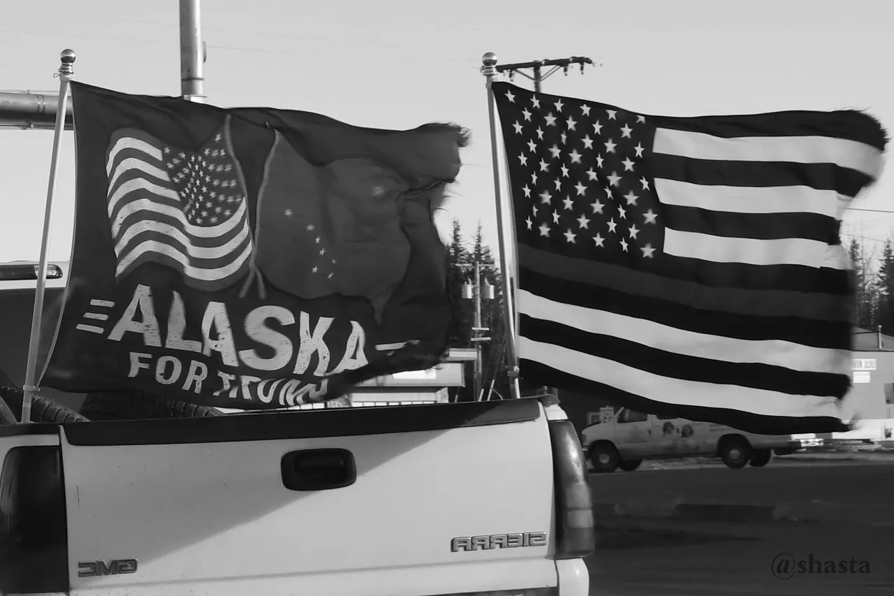shasta2020oct29th47truckflags10io.jpg