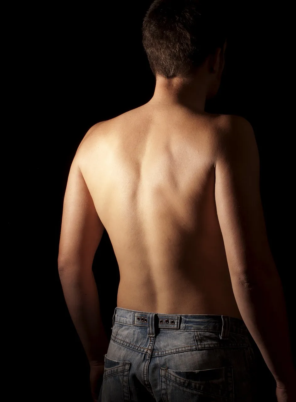 shirtless2126733_1280.jpg