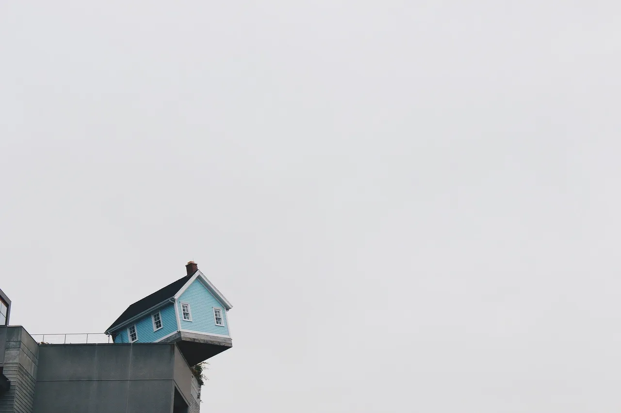 livingontheedge844873_1920.jpg