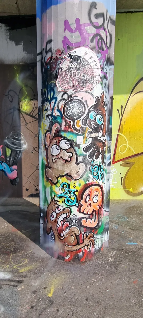 alt