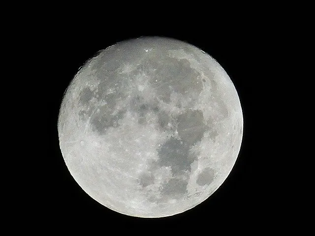 moon_237662_640.jpg