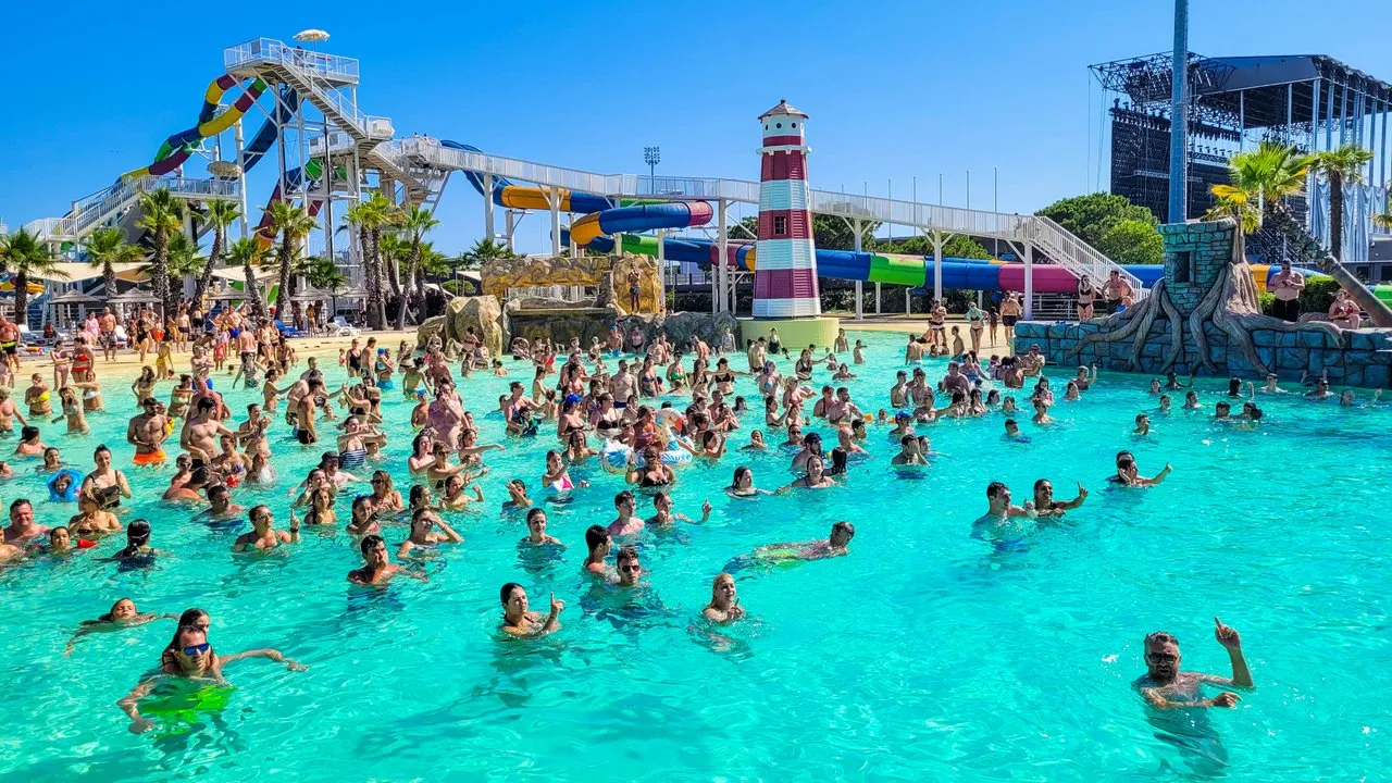 Lignano, l'invasione multicolor delle fate volanti - Il Piccolo