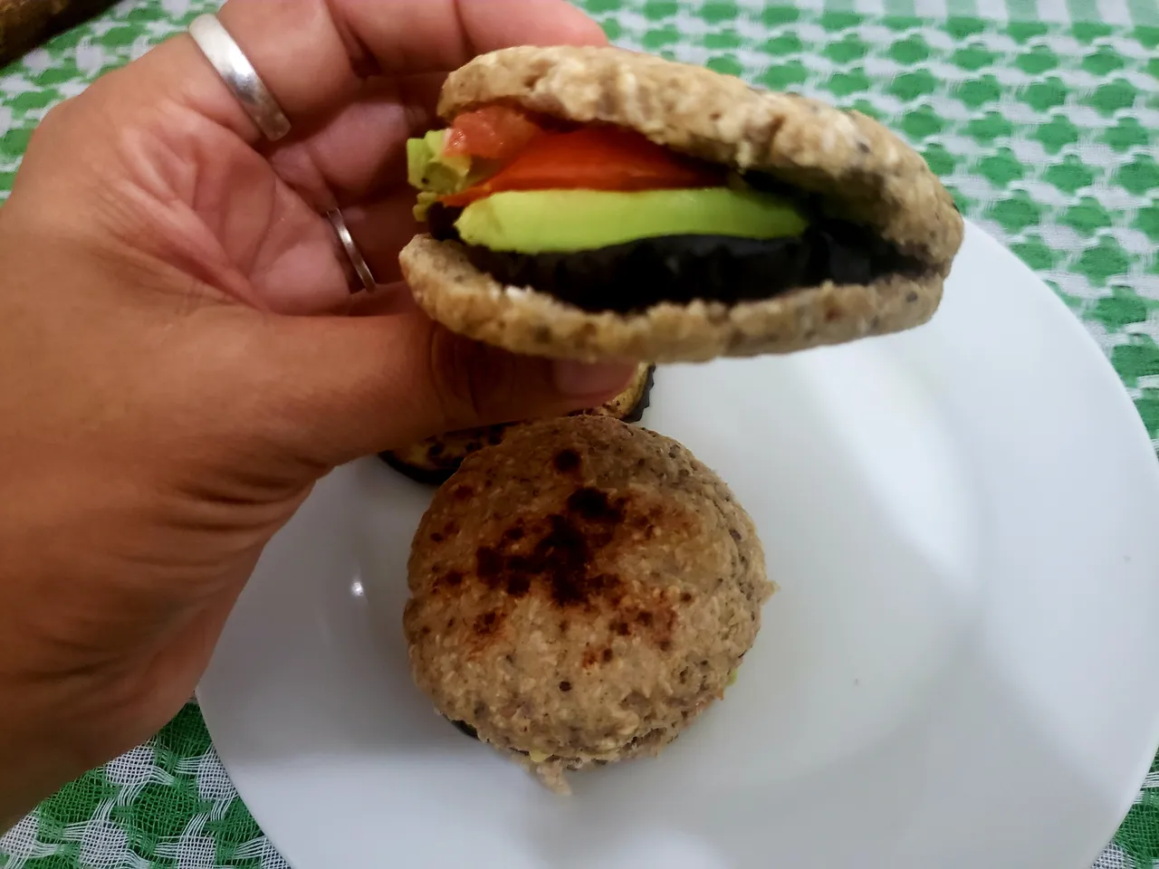 My delicious breakfast with freshly baked oatmeal and chia muffins [Eng/Esp]