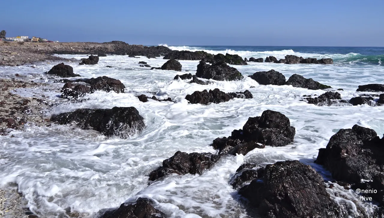 rocks-at-sea-007.jpg
