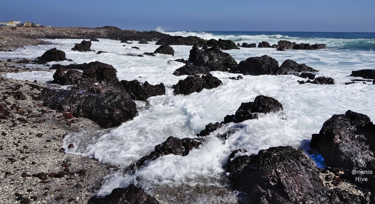 rocks-at-sea-006.jpg