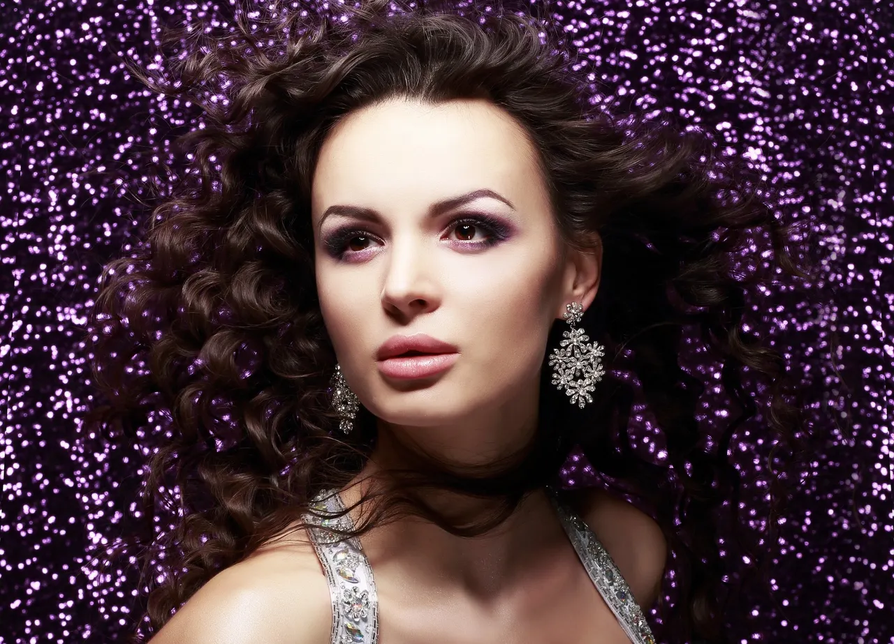 lady-739664_1920.jpg