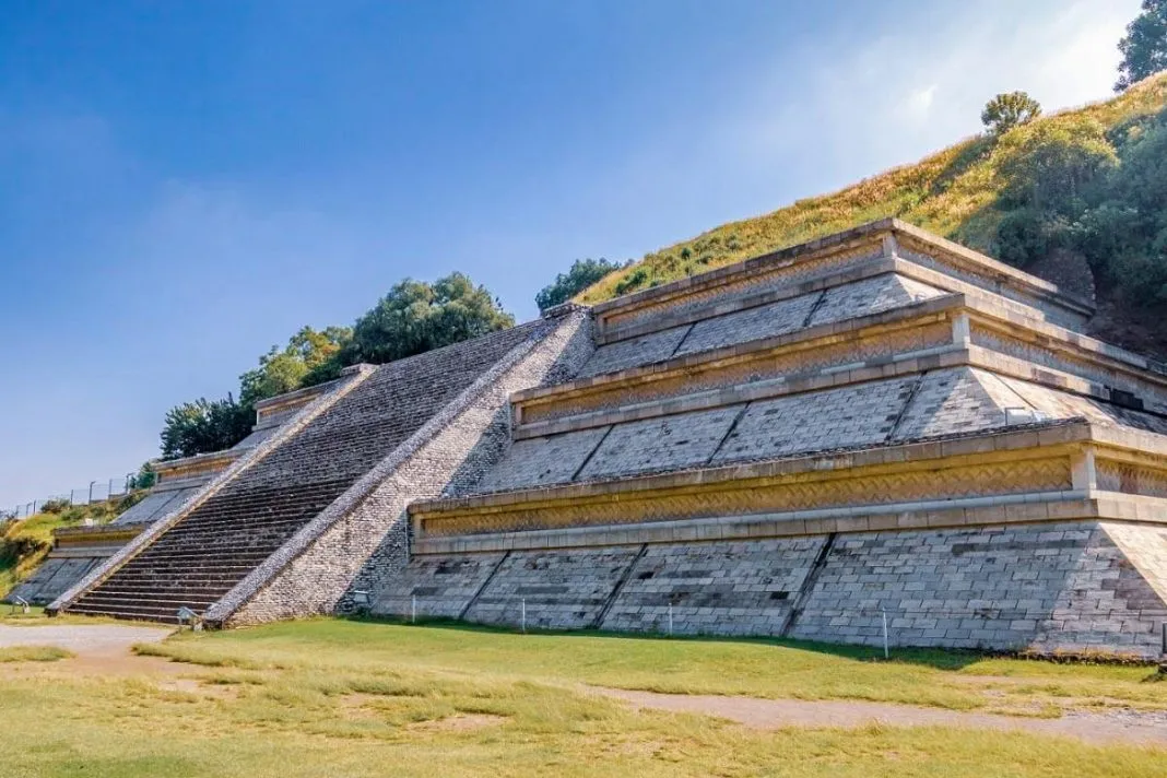 PYRAMID MEXICO.jpg