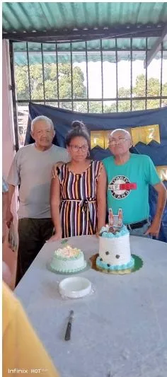cantando cumple1.JPG