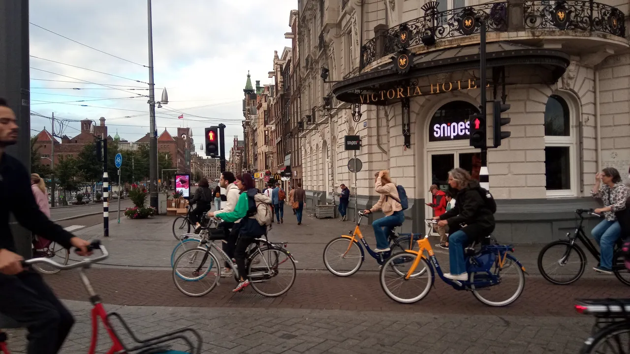 And a few cyclists in action. It really is a sight to behold.