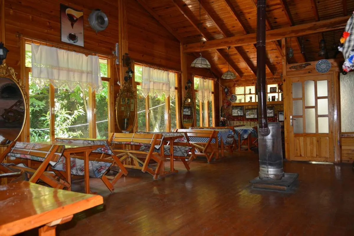 capari-restaurant-10.jpg