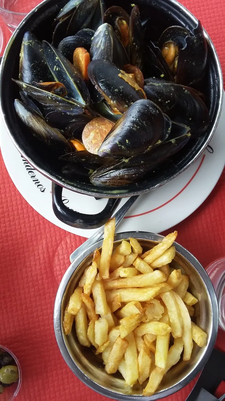 Moules frites.jpg