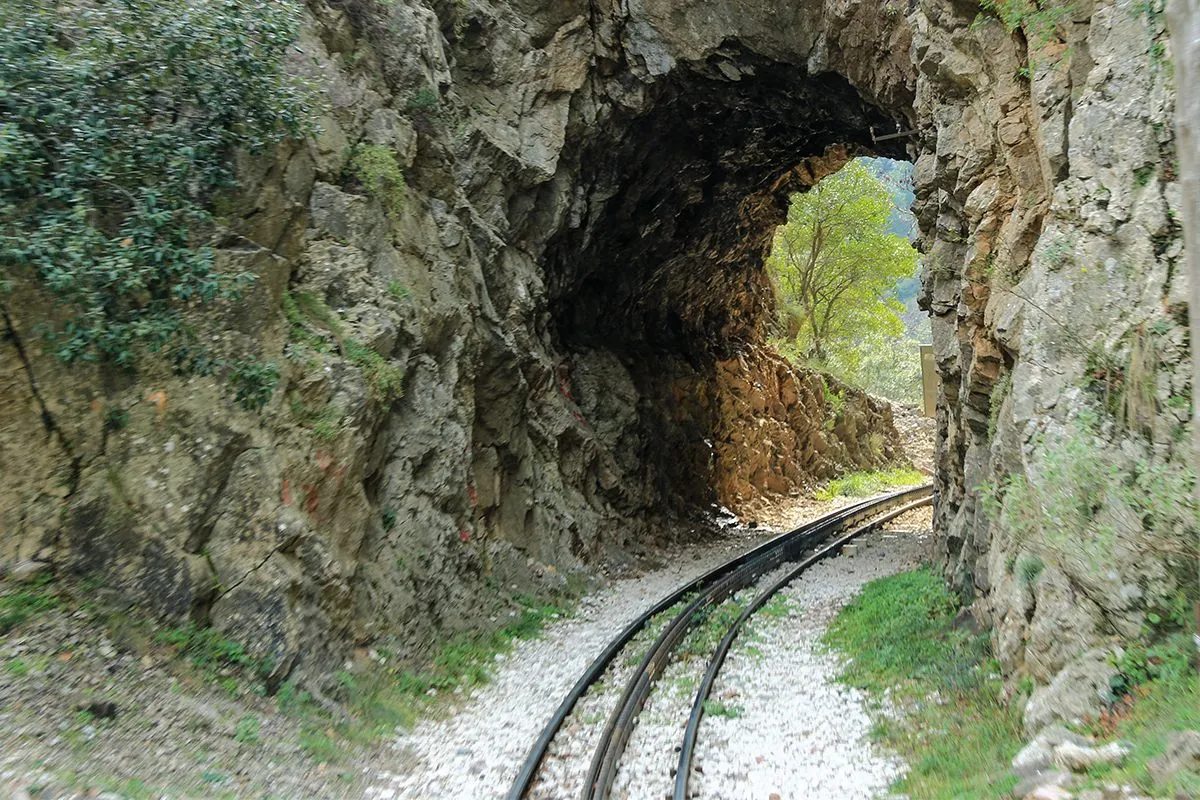 Odontotos tunnel