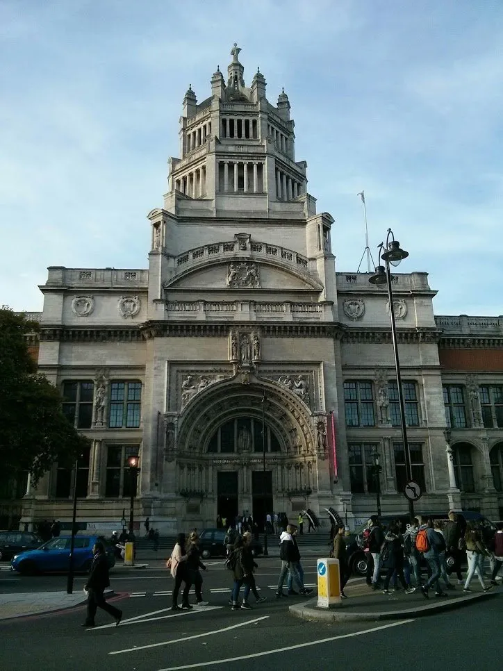 V&A
