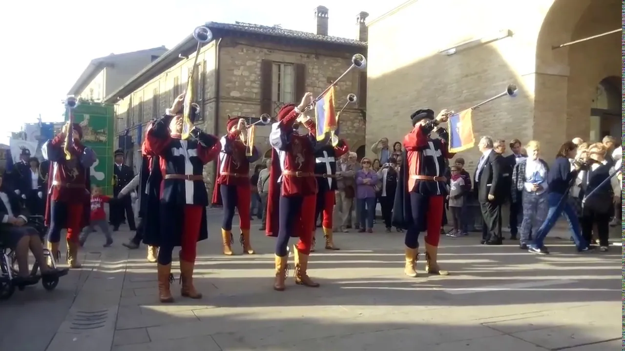 The Sounding of Assisi's Medieval Trumpets - YouTube