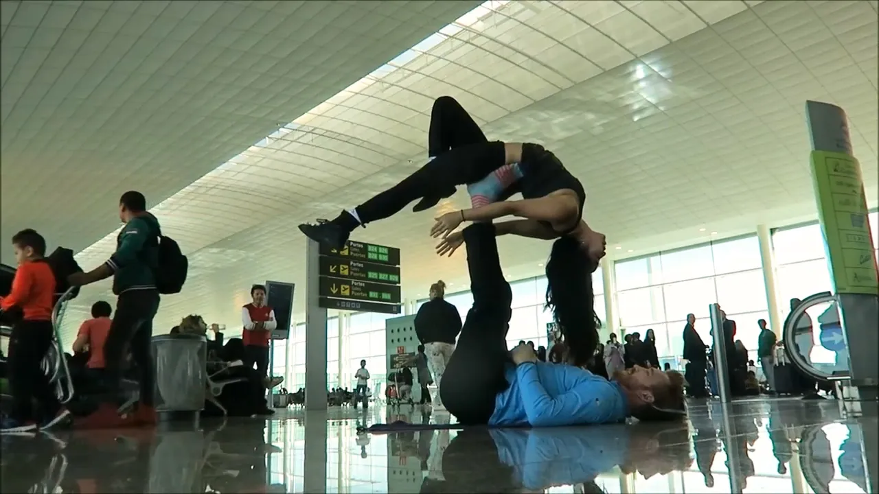 GenYoutube.net_AcroYoga_at_the_Airport.mp4.00_01_14_28.Still003.jpg