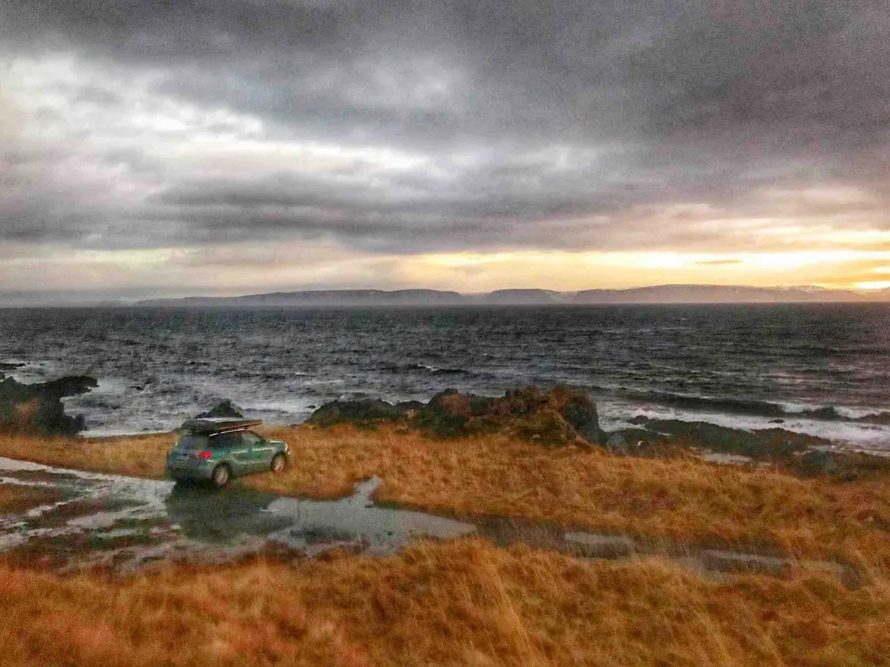 reise_zum_Nordkapp_und_zurück_rebeccaontheroof_Atlantik_Suzuki_Vitara_Insel_Nordkapp