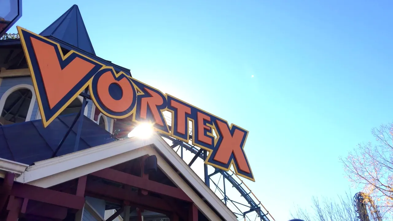 vortex-roller-coaster-ride-entrance-at-kings-island_415wkfje__F0000.png